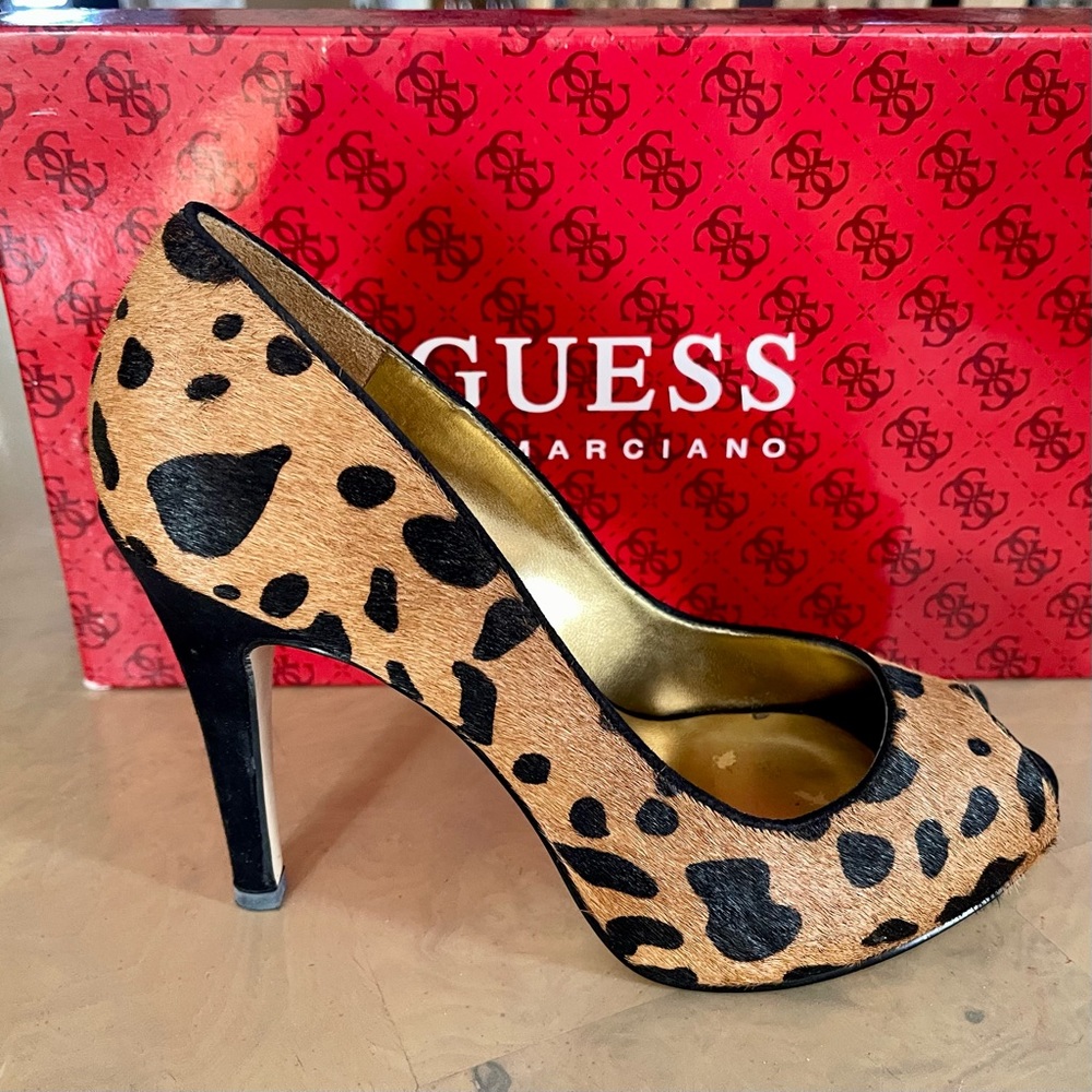 Guess Pumps